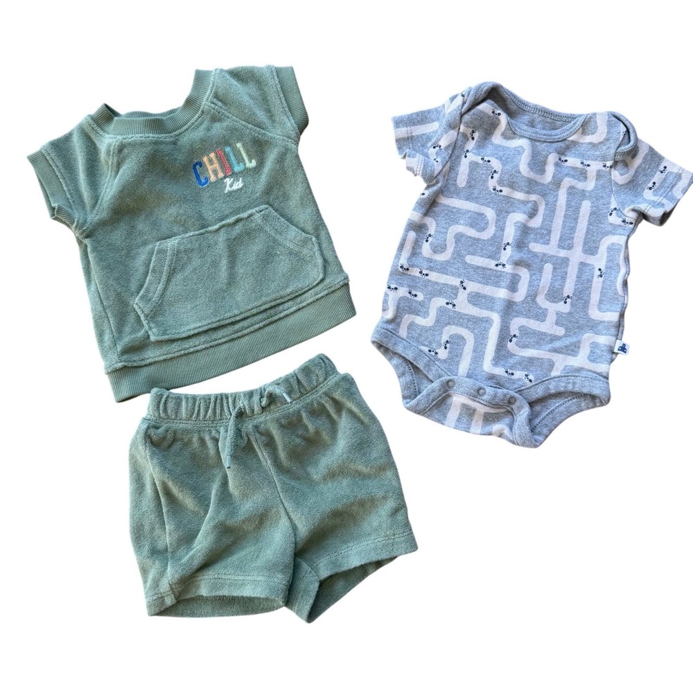 Old Navy Burt's bees Baby Boy Bundle 0-3 Months Terry Cloth Set and bodysuit